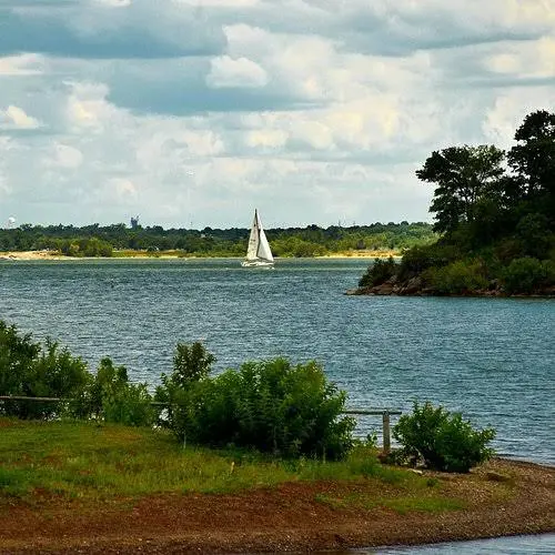 feature image of  Flower Mound vs. Highland Village: Which Is Better for Your Lifestyle?