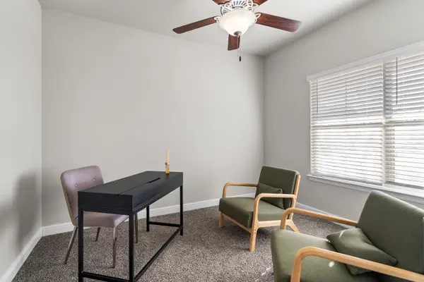5525 Round Hill Rd, Denton, TX 76210-2468