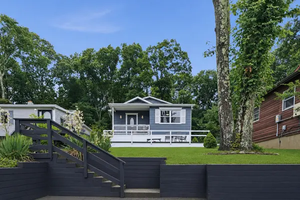 18 Coolidge Trl, Hopatcong, NJ 07843-1516