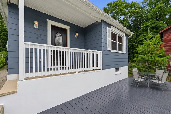 18 Coolidge Trl, Hopatcong, NJ 07843-1516