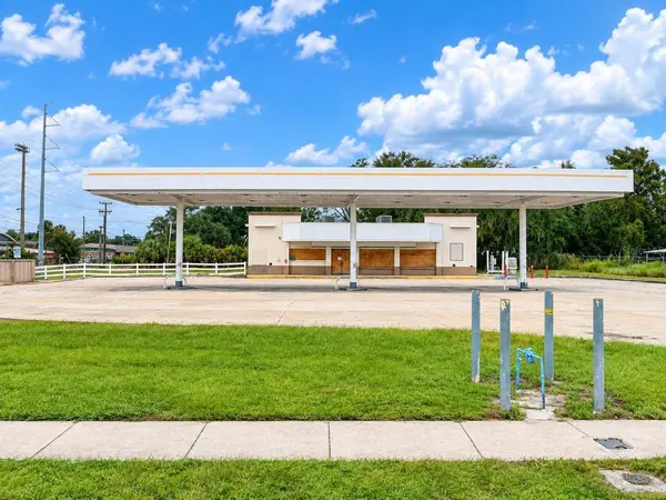2425 W MEMORIAL BLVD