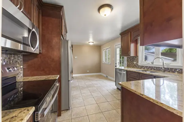 1500 Carson DR, Homewood, IL 60430