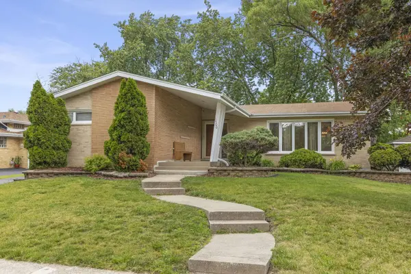 1500 Carson DR, Homewood, IL 60430