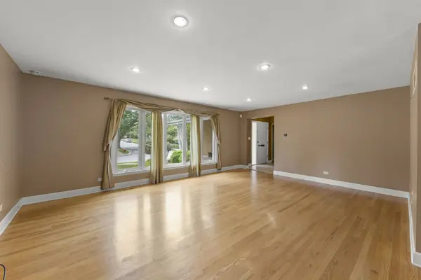 1500 Carson DR, Homewood, IL 60430