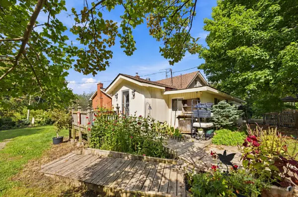 994 Safari Rd, Hamilton, ON L8B 1S9