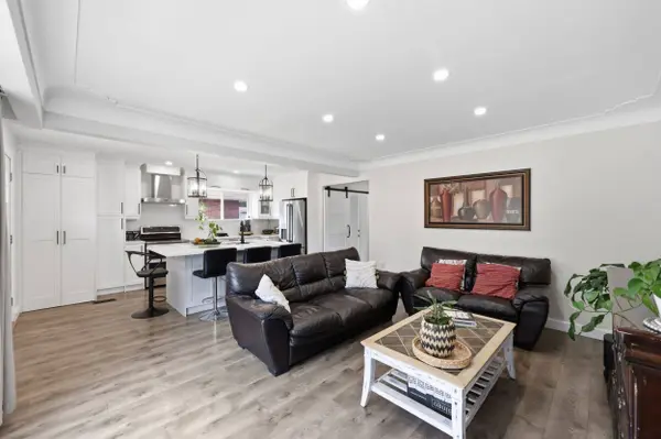 894 Brucedale AVE E, Hamilton, ON L8B 1S9