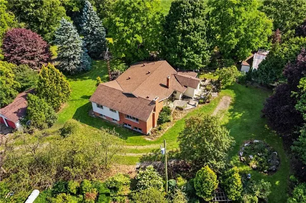 994 Safari RD, Hamilton, ON L8B 1S9