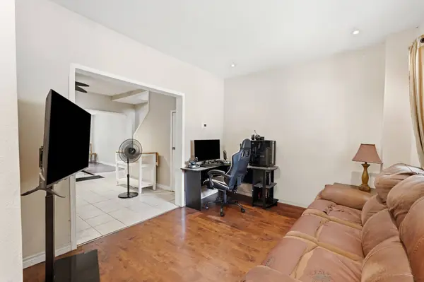 26 Niagara ST, Hamilton, ON L8L 6A2