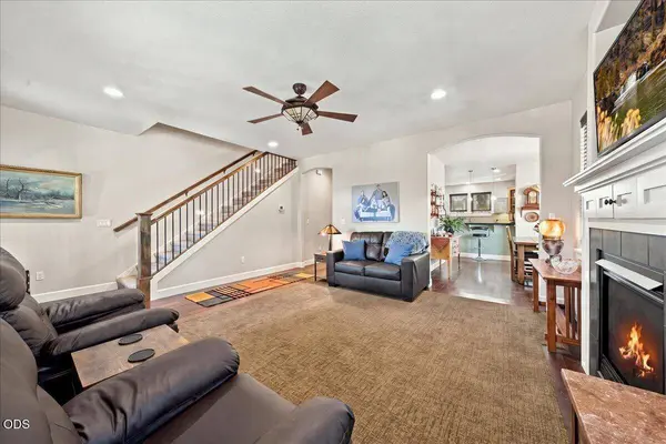 3750 Crest CT, Redmond, OR 97756