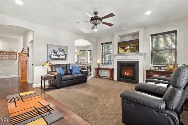 3750 Crest CT, Redmond, OR 97756