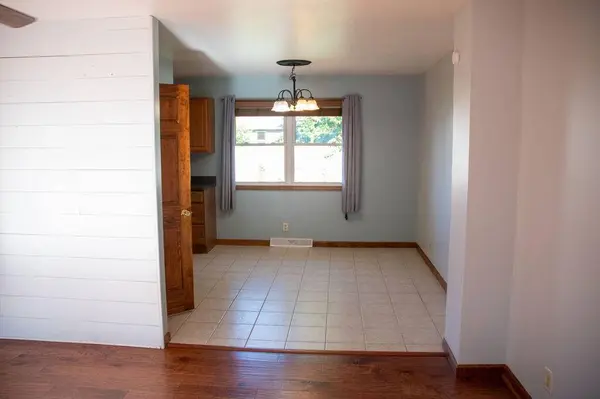 105 Greenwood DR, La Porte, IN 46350