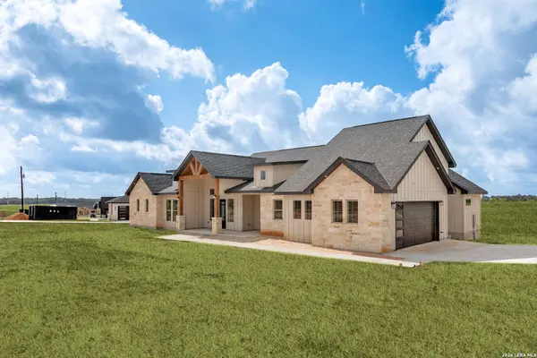 125 Dragonfly Dr, La Vernia, TX 78121