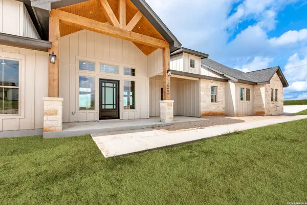 125 Dragonfly Dr, La Vernia, TX 78121