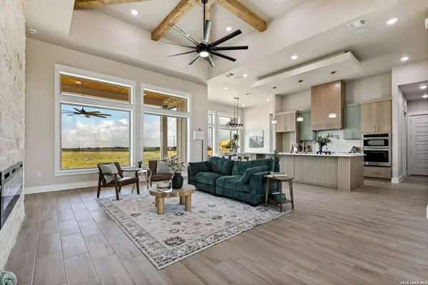 125 Dragonfly Dr, La Vernia, TX 78121