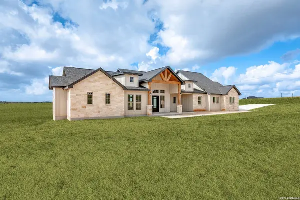 125 Dragonfly Dr, La Vernia, TX 78121