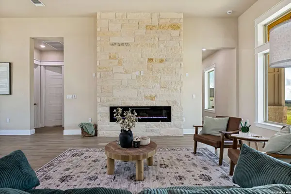 125 Dragonfly Dr, La Vernia, TX 78121