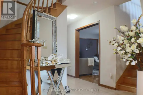 24 FALLEN OAK COURT, Brampton (fletcher's Creek South), ON L6Y3T5