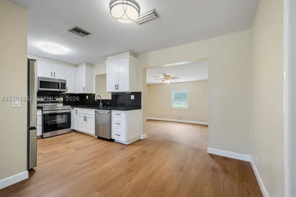 10 SW 11th St, Deerfield Beach, FL 33441