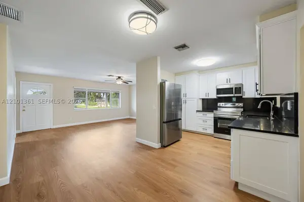 10 SW 11th St, Deerfield Beach, FL 33441