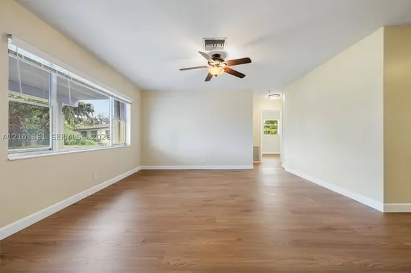 10 SW 11th St, Deerfield Beach, FL 33441