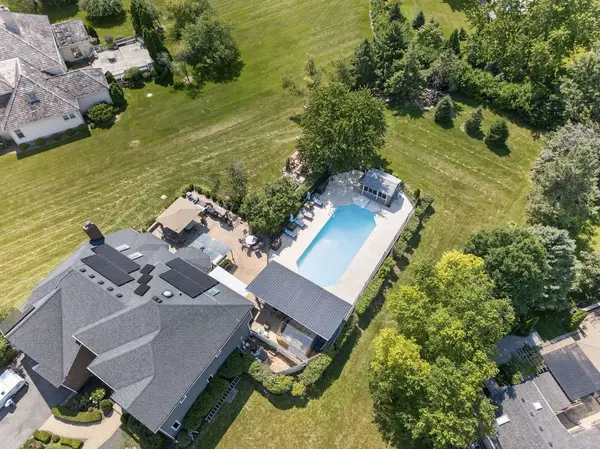 10638 Royal Porthcawl DR, Naperville, IL 60564
