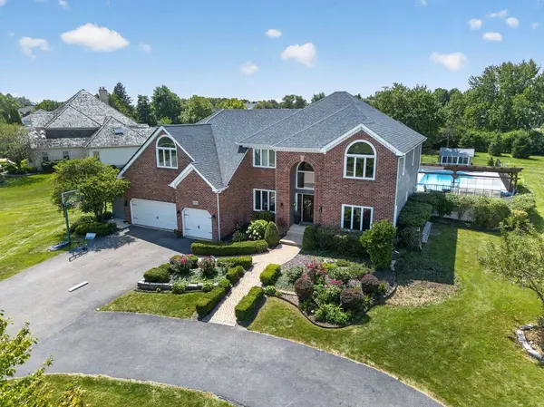 10638 Royal Porthcawl DR, Naperville, IL 60564