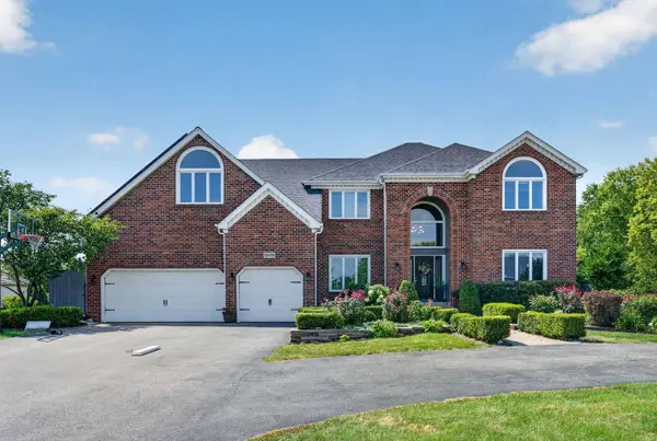 10638 Royal Porthcawl DR, Naperville, IL 60564