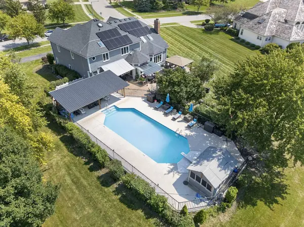 10638 Royal Porthcawl DR, Naperville, IL 60564