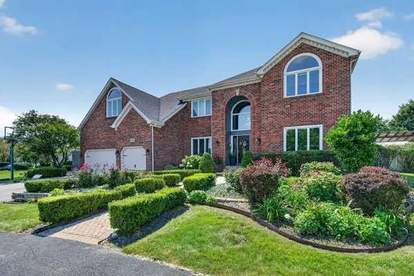 10638 Royal Porthcawl DR, Naperville, IL 60564