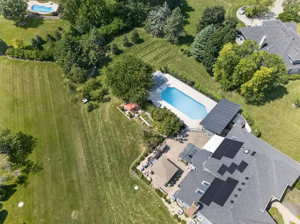 10638 Royal Porthcawl DR, Naperville, IL 60564