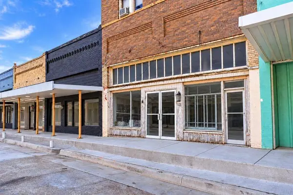 121 W Grand Street, Whitewright, TX 75491