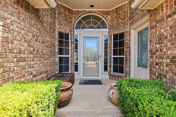 906 Renita ST, Moore, OK 73160
