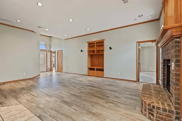 906 Renita ST, Moore, OK 73160