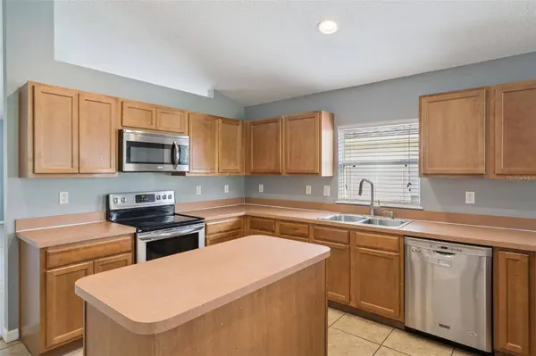 324 RED KITE DR, Groveland, FL 34736