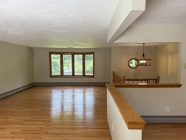 1174 Old Fall River Rd, Dartmouth, MA 02747