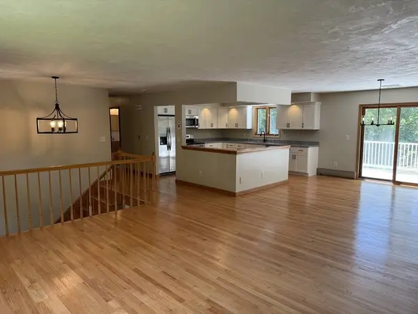 1174 Old Fall River Rd, Dartmouth, MA 02747
