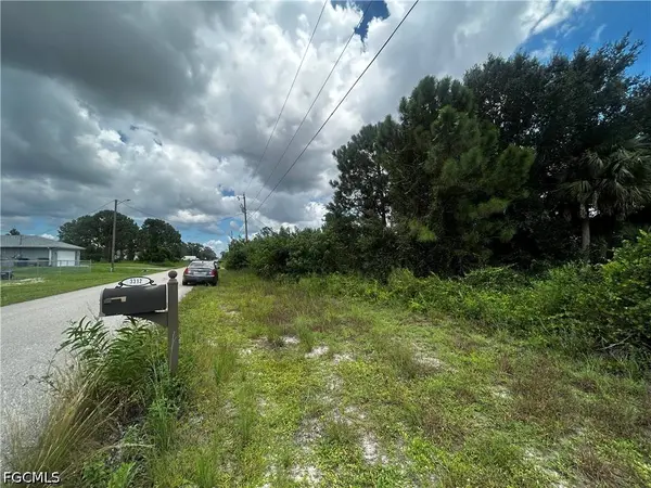 3313 27th ST SW, Lehigh Acres, FL 33976