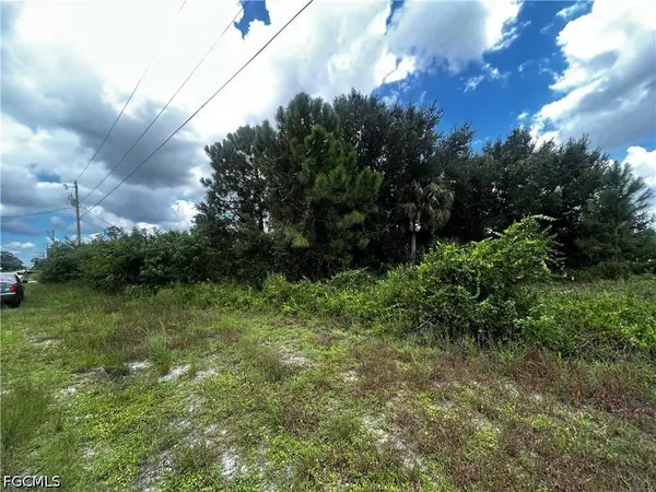 3313 27th ST SW, Lehigh Acres, FL 33976