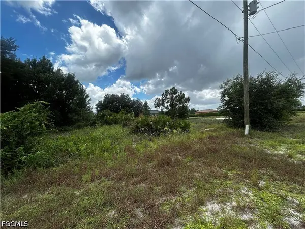3313 27th ST SW, Lehigh Acres, FL 33976