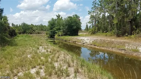 933 Memphis AVE, Lehigh Acres, FL 33974