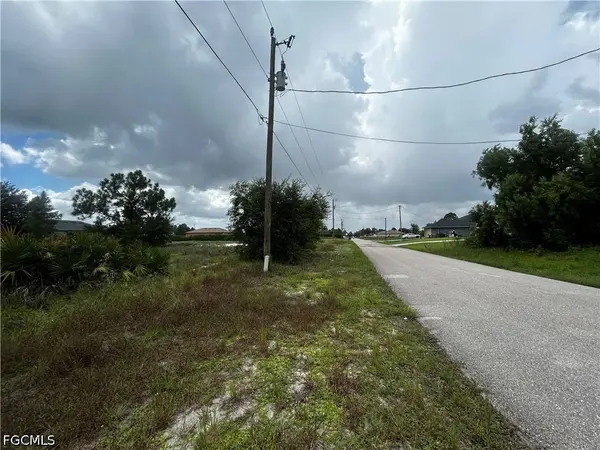 3313 27th ST SW, Lehigh Acres, FL 33976