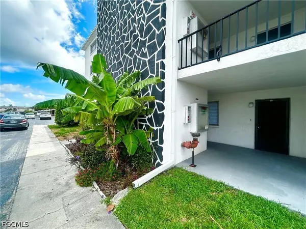 4906 Victoria DR #103, Cape Coral, FL 33904