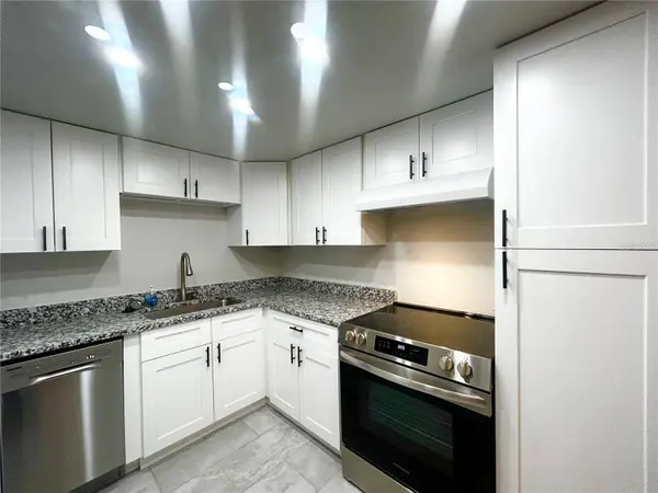4906 VICTORIA DR #103, Cape Coral, FL 33904
