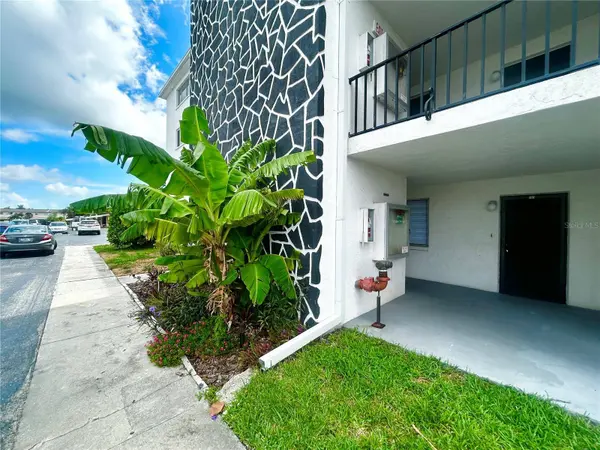 4906 VICTORIA DR #103, Cape Coral, FL 33904