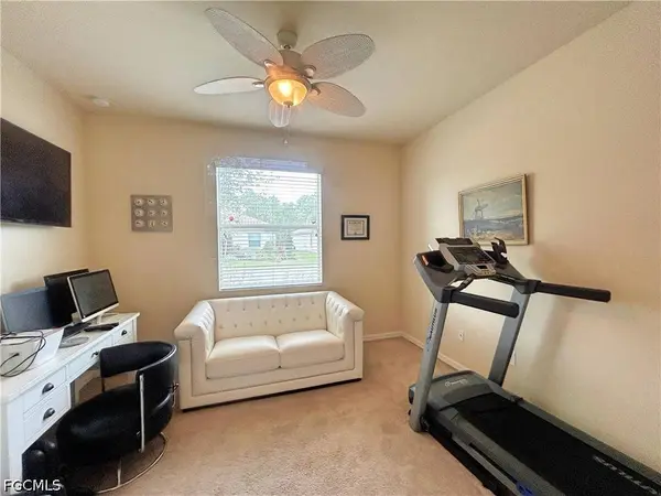 2571 Laurentina LN, Cape Coral, FL 33909