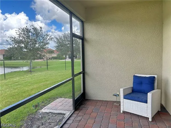 2571 Laurentina LN, Cape Coral, FL 33909