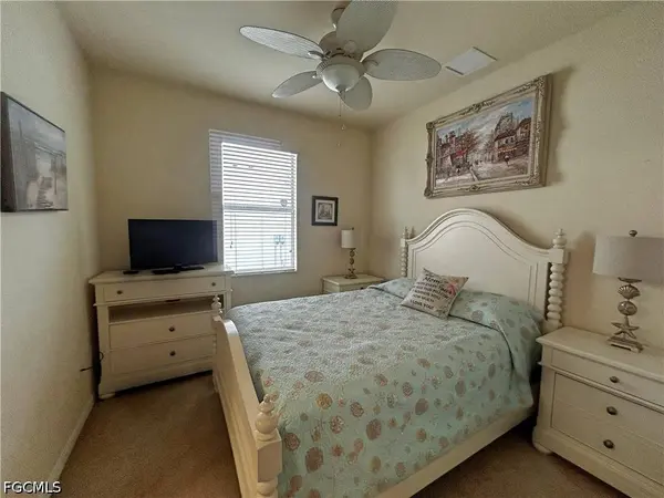2571 Laurentina LN, Cape Coral, FL 33909
