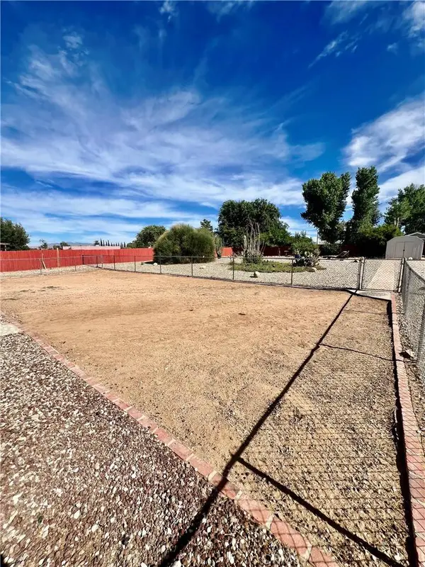 14977 Mauna Loa Street, Hesperia, CA 92345