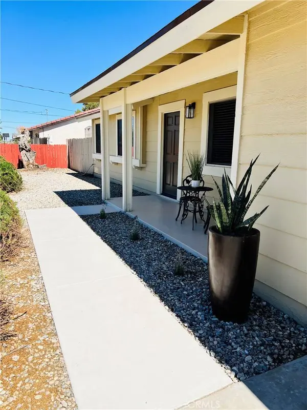 14977 Mauna Loa Street, Hesperia, CA 92345