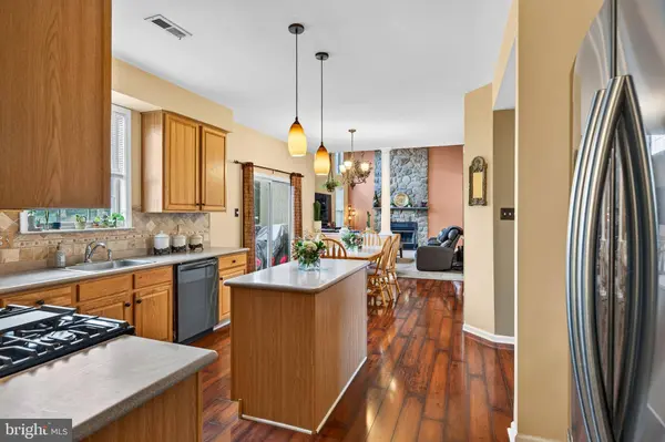 10 SURREY LN, Royersford, PA 19468